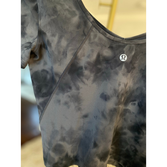 Lululemon Gray Tie-Dye Cropped Top Barre Luxury Workout V Neck Gym Athleisure 6 - Picture 4 of 6